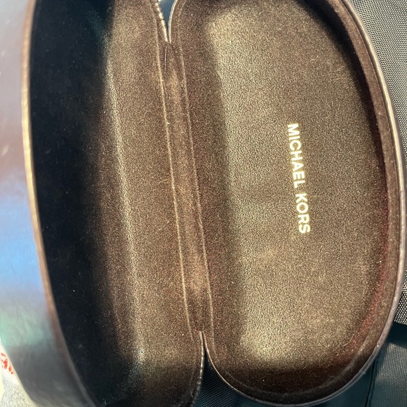 MICHAEL KORS Women Hard Clamshell Sunglasses Case - Picture 5 of 16